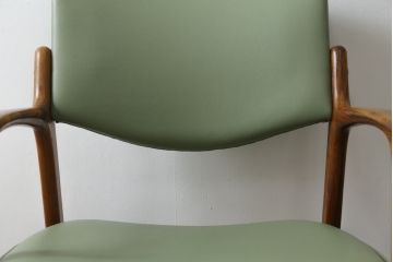 デンマークビンテージ　美品　激レア　希少!!　Finn Haugaard(フィン ホガード)デザイン　Bondo Gravesen A/S(ボンドグラヴェセン)社製　ローズウッド　実用性とデザイン性を兼ね備えたアームチェア(ダイニングチェア、ヴィンテージ、北欧)(R-082171)