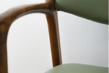 デンマークビンテージ　美品　激レア　希少!!　Finn Haugaard(フィン ホガード)デザイン　Bondo Gravesen A/S(ボンドグラヴェセン)社製　ローズウッド　実用性とデザイン性を兼ね備えたアームチェア(ダイニングチェア、ヴィンテージ、北欧)(R-082171)
