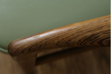 デンマークビンテージ　美品　激レア　希少!!　Finn Haugaard(フィン ホガード)デザイン　Bondo Gravesen A/S(ボンドグラヴェセン)社製　ローズウッド　実用性とデザイン性を兼ね備えたアームチェア(ダイニングチェア、ヴィンテージ、北欧)(R-082171)