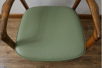 デンマークビンテージ　美品　激レア　希少!!　Finn Haugaard(フィン ホガード)デザイン　Bondo Gravesen A/S(ボンドグラヴェセン)社製　ローズウッド　実用性とデザイン性を兼ね備えたアームチェア(ダイニングチェア、ヴィンテージ、北欧)(R-082171)