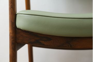 デンマークビンテージ　美品　激レア　希少!!　Finn Haugaard(フィン ホガード)デザイン　Bondo Gravesen A/S(ボンドグラヴェセン)社製　ローズウッド　実用性とデザイン性を兼ね備えたアームチェア(ダイニングチェア、ヴィンテージ、北欧)(R-082171)