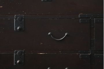 和製アンティーク　上手物!!　大振り!!　総桐(キリ)材　シックで重量感ある佇まいが魅力の総桐関西衣装箪笥(和たんす、衣装タンス、収納箪笥、整理箪笥、引き出し、時代箪笥)(R-082173)