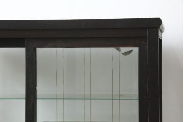 和製アンティーク　どこか懐かしさを感じる小振りで薄型の商店ガラスケース(Gケース、ショーケース、ディスプレイケース、コレクションケース、陳列棚、飾り棚、店舗什器)(R-082174)
