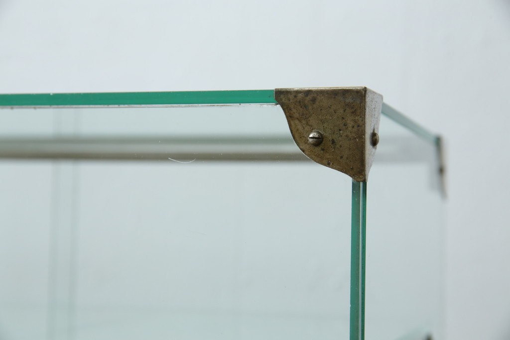 和製アンティーク　シンプルなデザインが取り入れやすい古い商店の卓上ガラスケース　(R-082175)