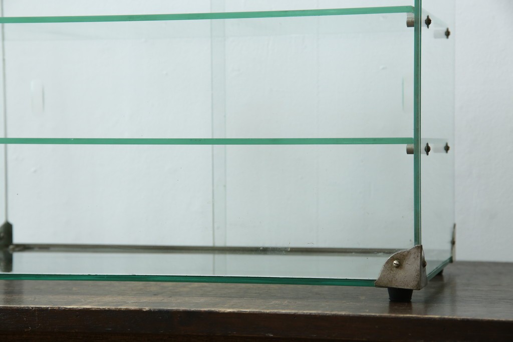 和製アンティーク　シンプルなデザインが取り入れやすい古い商店の卓上ガラスケース　(R-082175)