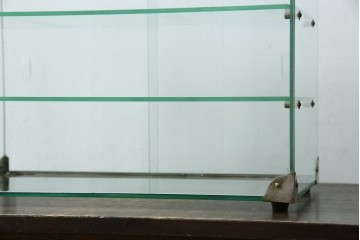 和製アンティーク　シンプルなデザインが取り入れやすい古い商店の卓上ガラスケース　(R-082175)