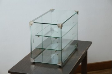 和製アンティーク　シンプルなデザインが取り入れやすい古い商店の卓上ガラスケース　(R-082175)