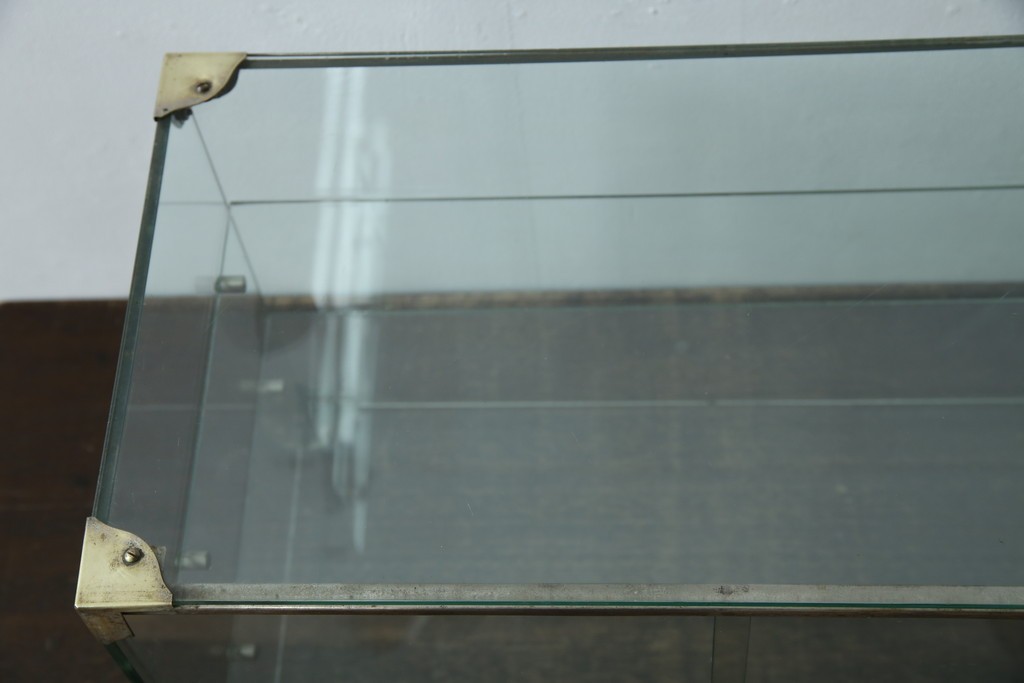 和製アンティーク　シンプルなデザインが取り入れやすい古い商店の卓上ガラスケース　(R-082175)