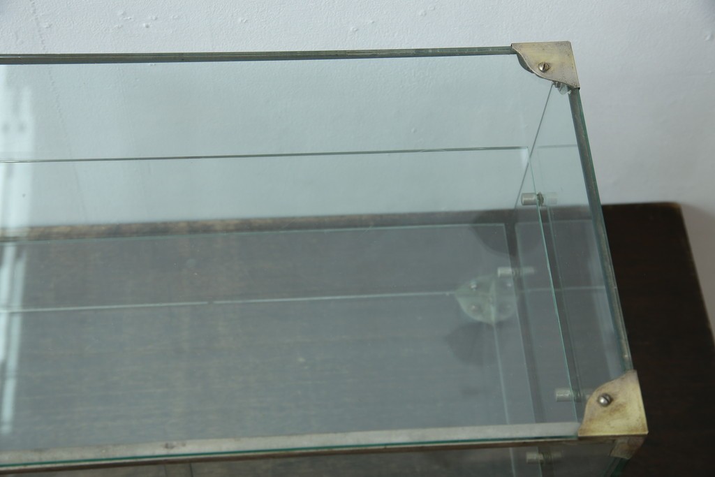 和製アンティーク　シンプルなデザインが取り入れやすい古い商店の卓上ガラスケース　(R-082175)