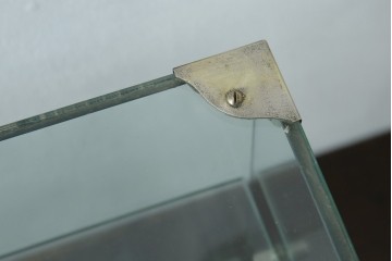 和製アンティーク　シンプルなデザインが取り入れやすい古い商店の卓上ガラスケース　(R-082175)