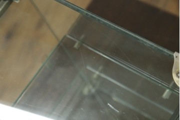 和製アンティーク　シンプルなデザインが取り入れやすい古い商店の卓上ガラスケース　(R-082175)