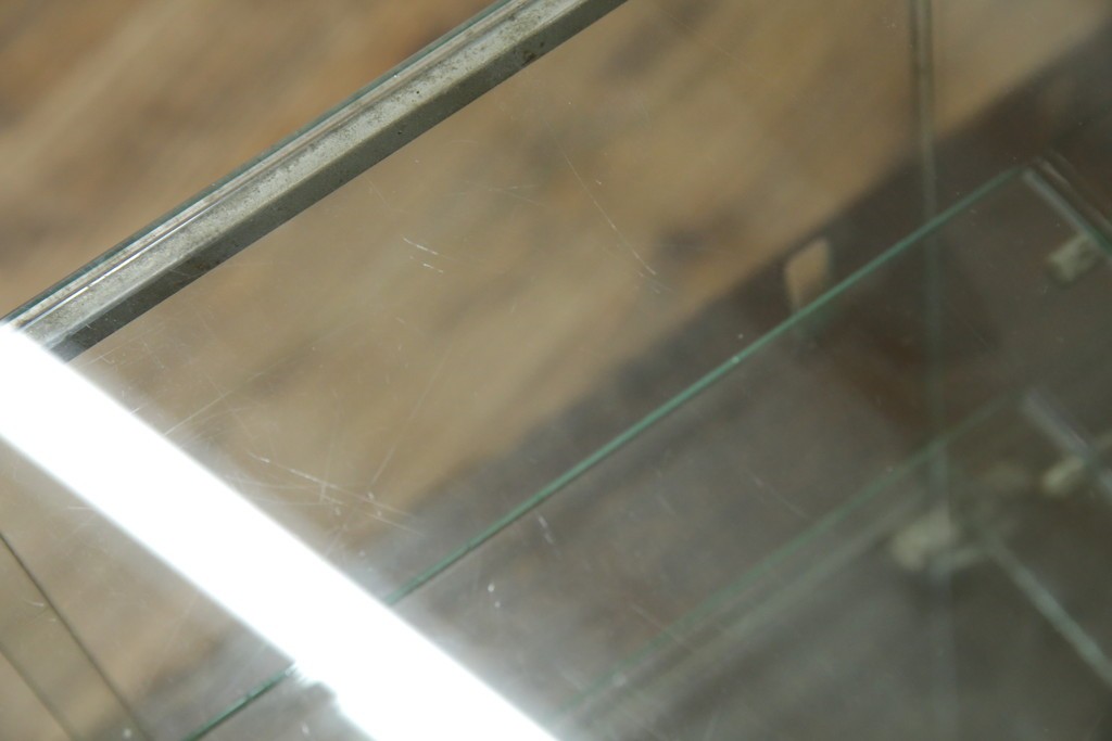 和製アンティーク　シンプルなデザインが取り入れやすい古い商店の卓上ガラスケース　(R-082175)