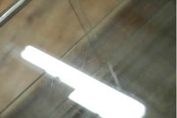 和製アンティーク　シンプルなデザインが取り入れやすい古い商店の卓上ガラスケース　(R-082175)