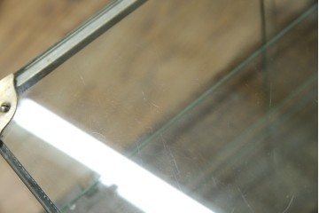 和製アンティーク　シンプルなデザインが取り入れやすい古い商店の卓上ガラスケース　(R-082175)