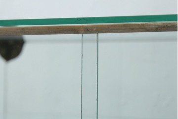 和製アンティーク　シンプルなデザインが取り入れやすい古い商店の卓上ガラスケース　(R-082175)