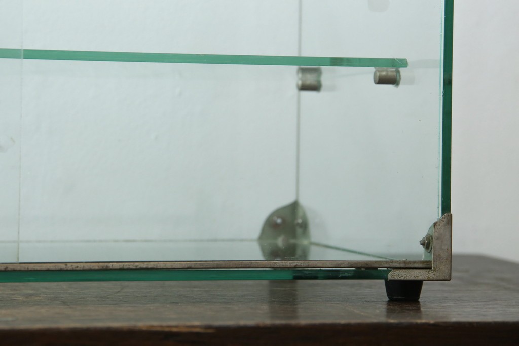 和製アンティーク　シンプルなデザインが取り入れやすい古い商店の卓上ガラスケース　(R-082175)