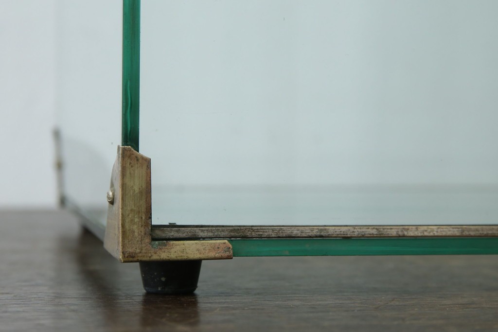 和製アンティーク　シンプルなデザインが取り入れやすい古い商店の卓上ガラスケース　(R-082175)