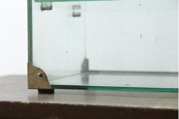 和製アンティーク　シンプルなデザインが取り入れやすい古い商店の卓上ガラスケース(Gケース、ショーケース、ディスプレイケース、コレクションケース、飾り棚、陳列棚、店舗什器)(R-082175)