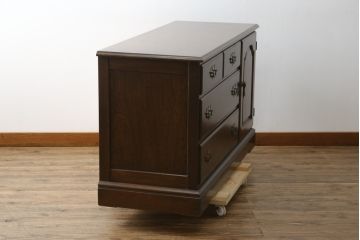 中古　横浜クラシック家具　ダニエル(Daniel)　オーク材　気品漂うエレガントなデザインが魅力のサイドチェスト(引き出し、サイドボード)(R-082178)