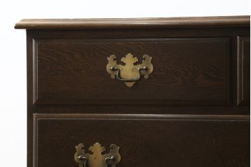 中古　横浜クラシック家具　ダニエル(Daniel)　オーク材　気品漂うエレガントなデザインが魅力のサイドチェスト(引き出し、サイドボード)(R-082178)