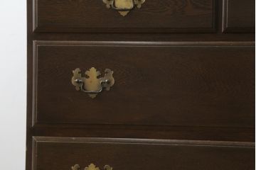 中古　横浜クラシック家具　ダニエル(Daniel)　オーク材　気品漂うエレガントなデザインが魅力のサイドチェスト(引き出し、サイドボード)(R-082178)