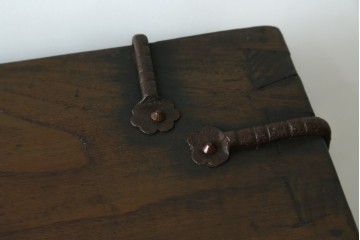 韓国アンティーク　希少な縦型　重厚な雰囲気あふれる2段作りの李朝バンダチ(バンダジ、半閉櫃、李朝箪笥、時代箪笥、収納箪笥、サイドキャビネット)(R-082179)