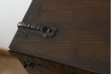 韓国アンティーク　希少な縦型　重厚な雰囲気あふれる2段作りの李朝バンダチ(バンダジ、半閉櫃、李朝箪笥、時代箪笥、収納箪笥、サイドキャビネット)(R-082179)