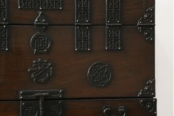 韓国アンティーク　希少な縦型　重厚な雰囲気あふれる2段作りの李朝バンダチ(バンダジ、半閉櫃、李朝箪笥、時代箪笥、収納箪笥、サイドキャビネット)(R-082179)