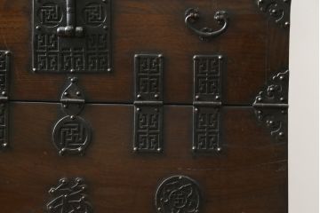 韓国アンティーク　希少な縦型　重厚な雰囲気あふれる2段作りの李朝バンダチ(バンダジ、半閉櫃、李朝箪笥、時代箪笥、収納箪笥、サイドキャビネット)(R-082179)