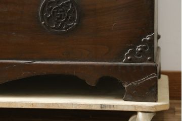 韓国アンティーク　希少な縦型　重厚な雰囲気あふれる2段作りの李朝バンダチ(バンダジ、半閉櫃、李朝箪笥、時代箪笥、収納箪笥、サイドキャビネット)(R-082179)