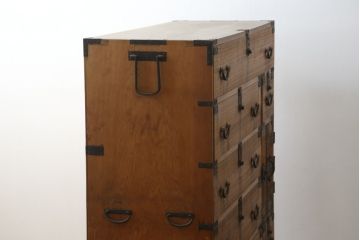和製アンティーク　前面桐材　すっきりとしたデザインが魅力的な関西衣装箪笥(収納箪笥、整理たんす、和タンス、引き出し)(R-082180)