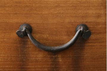 和製アンティーク　前面桐材　すっきりとしたデザインが魅力的な関西衣装箪笥(収納箪笥、整理たんす、和タンス、引き出し)(R-082180)