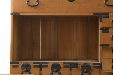 和製アンティーク　美品　檜(ヒノキ)材　時代の流れを感じる趣ある佇まいが魅力的な関西帳場箪笥(和箪笥、時代箪笥、収納タンス、整理たんす、引き出し、店舗什器)(R-082181)