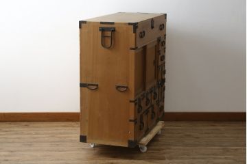 和製アンティーク　美品　檜(ヒノキ)材　時代の流れを感じる趣ある佇まいが魅力的な関西帳場箪笥(和箪笥、時代箪笥、収納タンス、整理たんす、引き出し、店舗什器)(R-082181)