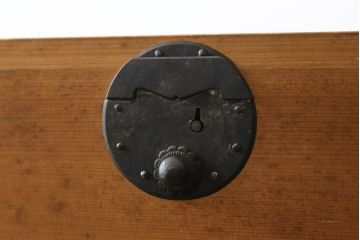 和製アンティーク　美品　檜(ヒノキ)材　時代の流れを感じる趣ある佇まいが魅力的な関西帳場箪笥(和箪笥、時代箪笥、収納タンス、整理たんす、引き出し、店舗什器)(R-082181)