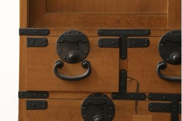 和製アンティーク　美品　檜(ヒノキ)材　時代の流れを感じる趣ある佇まいが魅力的な関西帳場箪笥(和箪笥、時代箪笥、収納タンス、整理たんす、引き出し、店舗什器)(R-082181)
