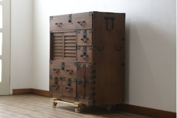 和製アンティーク　前面桐(キリ)材　歴史を重ねた風合いが趣溢れる関西帳場箪笥(和箪笥、時代箪笥、収納タンス、整理たんす、引き出し、店舗什器)(R-082182)