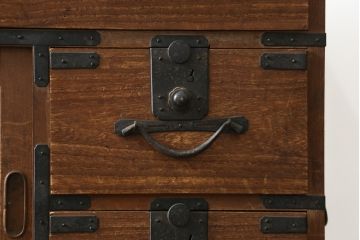 和製アンティーク　前面桐(キリ)材　歴史を重ねた風合いが趣溢れる関西帳場箪笥(和箪笥、時代箪笥、収納タンス、整理たんす、引き出し、店舗什器)(R-082182)
