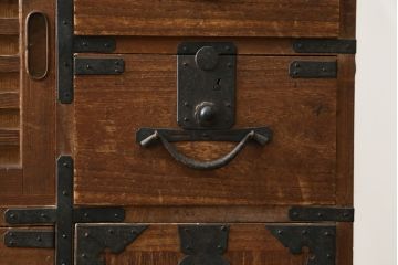 和製アンティーク　前面桐(キリ)材　歴史を重ねた風合いが趣溢れる関西帳場箪笥(和箪笥、時代箪笥、収納タンス、整理たんす、引き出し、店舗什器)(R-082182)