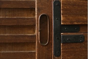 和製アンティーク　前面桐(キリ)材　歴史を重ねた風合いが趣溢れる関西帳場箪笥(和箪笥、時代箪笥、収納タンス、整理たんす、引き出し、店舗什器)(R-082182)