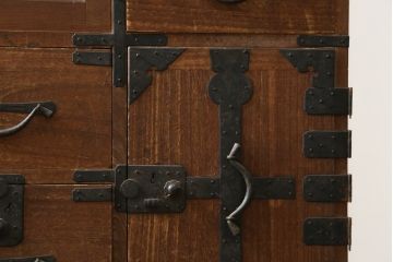 和製アンティーク　前面桐(キリ)材　歴史を重ねた風合いが趣溢れる関西帳場箪笥(和箪笥、時代箪笥、収納タンス、整理たんす、引き出し、店舗什器)(R-082182)