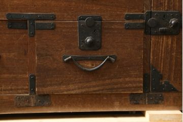 和製アンティーク　前面桐(キリ)材　歴史を重ねた風合いが趣溢れる関西帳場箪笥(和箪笥、時代箪笥、収納タンス、整理たんす、引き出し、店舗什器)(R-082182)
