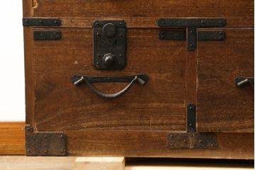 和製アンティーク　前面桐(キリ)材　歴史を重ねた風合いが趣溢れる関西帳場箪笥(和箪笥、時代箪笥、収納タンス、整理たんす、引き出し、店舗什器)(R-082182)
