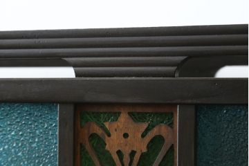和製アンティーク　大正ロマン　色ガラス入り　おしゃれなディスプレイが叶うタバコ屋さんの薄型ガラスケース(ショーケース、Gケース、陳列棚、飾り棚、コレクションケース、キャビネット、たばこ、煙草、店舗什器)(R-082183)