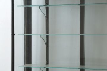 和製アンティーク　大正ロマン　色ガラス入り　おしゃれなディスプレイが叶うタバコ屋さんの薄型ガラスケース(ショーケース、Gケース、陳列棚、飾り棚、コレクションケース、キャビネット、たばこ、煙草、店舗什器)(R-082183)