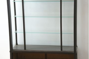 和製アンティーク　大正ロマン　色ガラス入り　おしゃれなディスプレイが叶うタバコ屋さんの薄型ガラスケース(ショーケース、Gケース、陳列棚、飾り棚、コレクションケース、キャビネット、たばこ、煙草、店舗什器)(R-082183)
