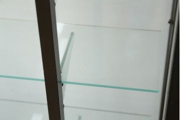 和製アンティーク　大正ロマン　色ガラス入り　おしゃれなディスプレイが叶うタバコ屋さんの薄型ガラスケース(ショーケース、Gケース、陳列棚、飾り棚、コレクションケース、キャビネット、たばこ、煙草、店舗什器)(R-082183)