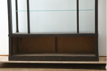 和製アンティーク　大正ロマン　色ガラス入り　おしゃれなディスプレイが叶うタバコ屋さんの薄型ガラスケース(ショーケース、Gケース、陳列棚、飾り棚、コレクションケース、キャビネット、たばこ、煙草、店舗什器)(R-082183)