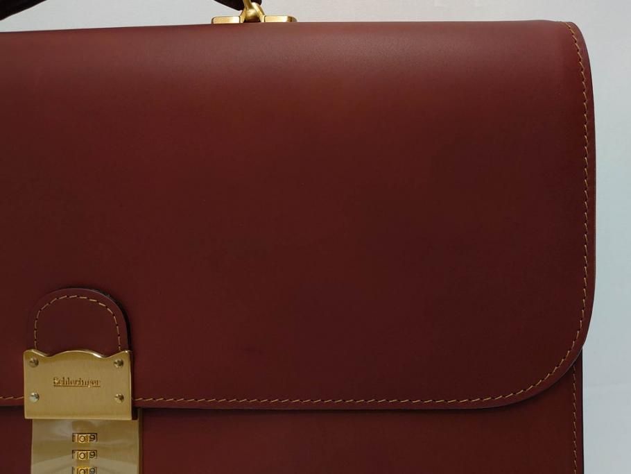 アメリカ製　Schlesinger(シュレジンジャー)　上品な佇まいの革製のダイヤルロック付きビジネスバッグ　(R-082189)