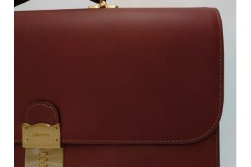 アメリカ製　Schlesinger(シュレジンジャー)　上品な佇まいの革製のダイヤルロック付きビジネスバッグ　(R-082189)